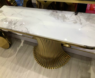 Glam Abstract Curved Console Table in Gold Stainless Steel and Marble, 140×40 cm – Modern Luxury Accent